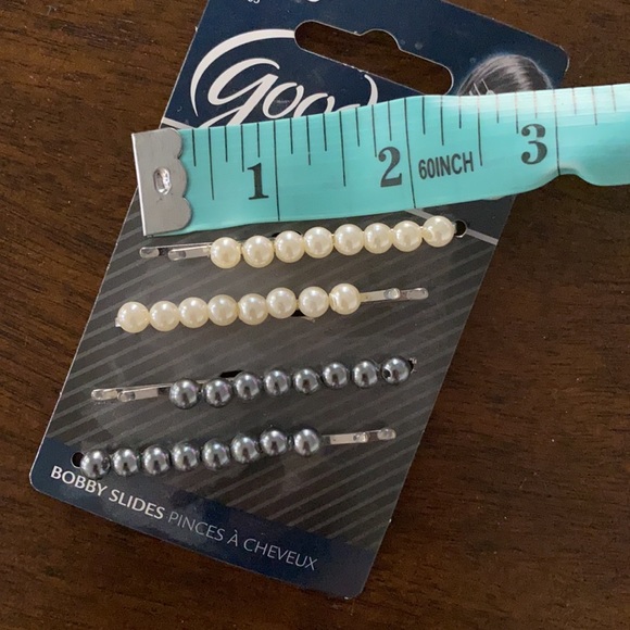 Goody Pearl Bobby Slide Pins - Picture 3 of 3